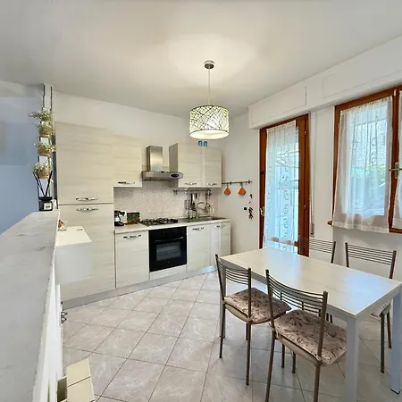 Sogno Di Mezza Estate Rooms E Apartments ホームステイ