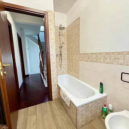 ホームステイ Sogno Di Mezza Estate Rooms E Apartments ヴィアレッジョ