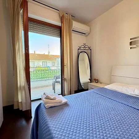 Sogno Di Mezza Estate Rooms E Apartments *