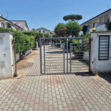 Sogno Di Mezza Estate Rooms E Apartments ヴィアレッジョ